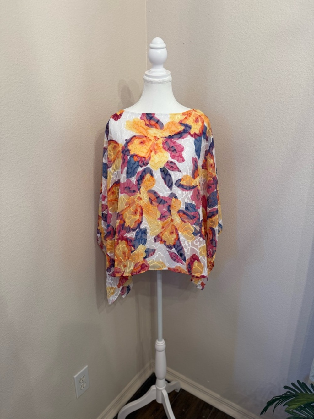 Chico’s Floral Sheer Blouse Size 1 Boho Flow Top Lightweight Colorful.